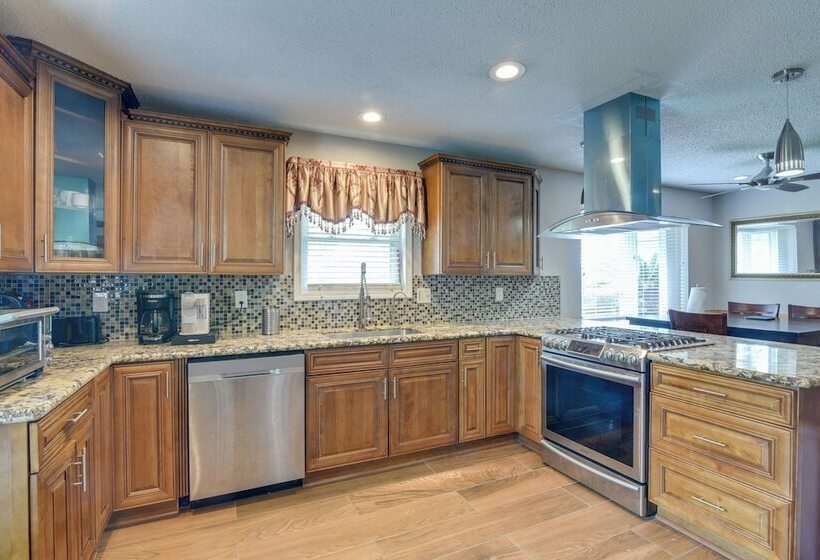 Lake Access & Pool: Spacious Freeport Home!