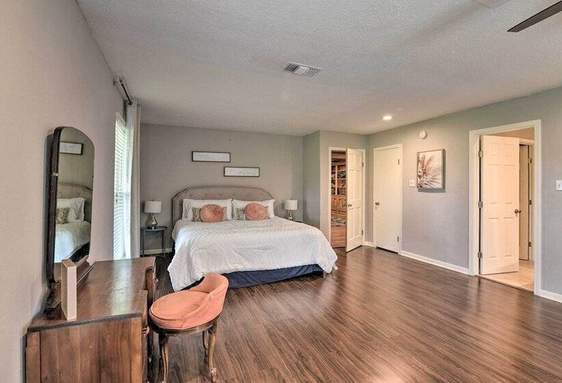 Lake Access & Pool: Spacious Freeport Home!