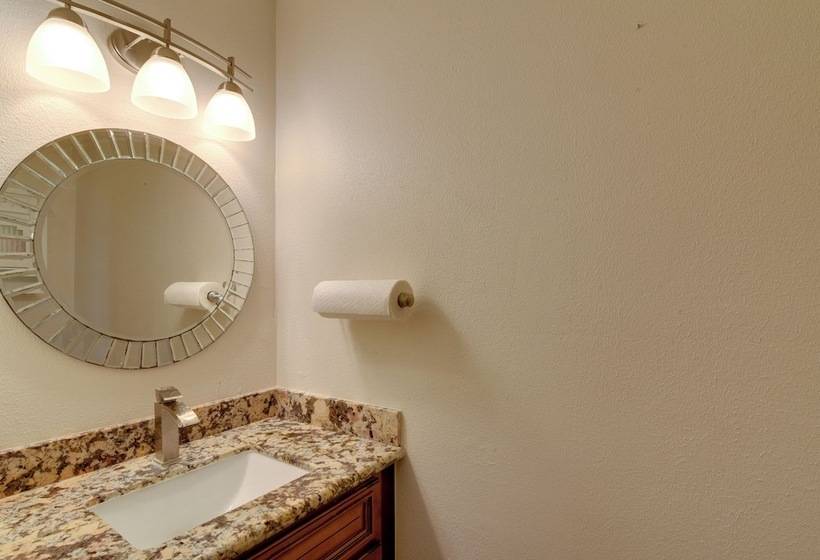 Lake Access & Pool: Spacious Freeport Home!