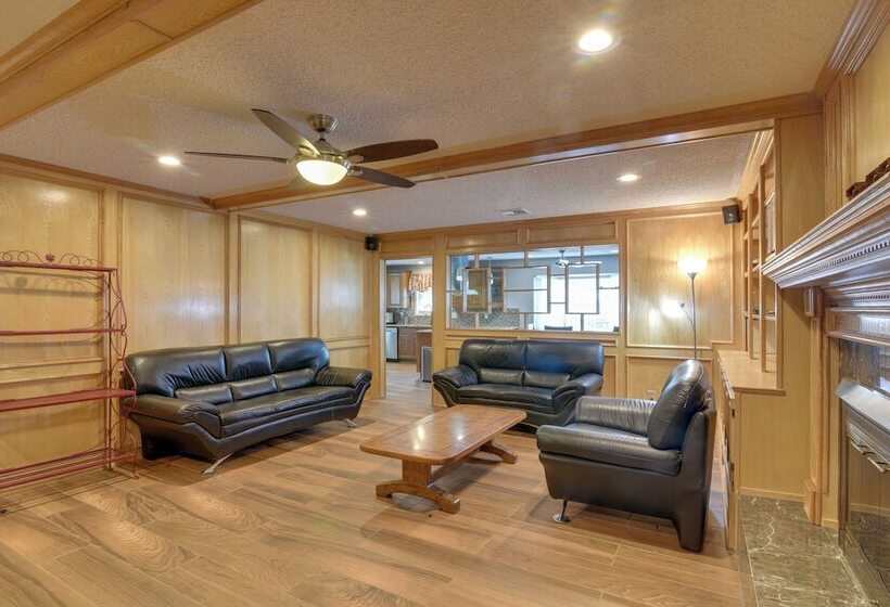 Lake Access & Pool: Spacious Freeport Home!