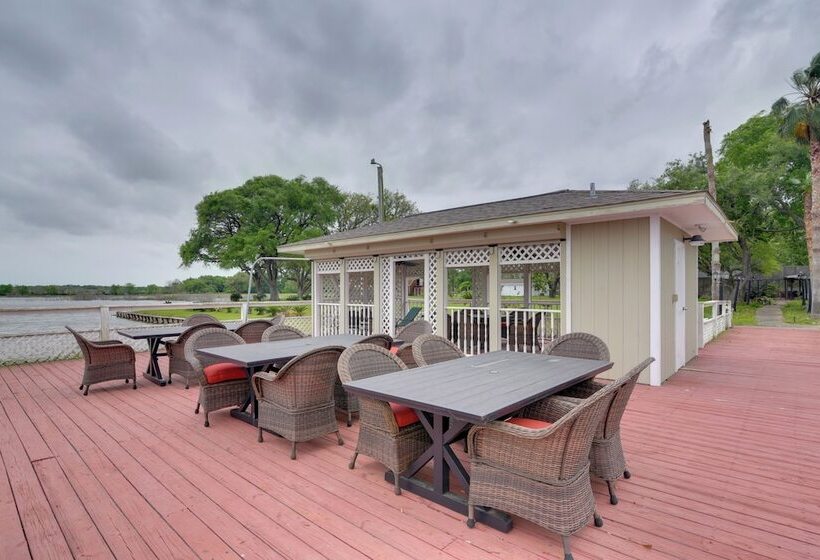 Lake Access & Pool: Spacious Freeport Home!