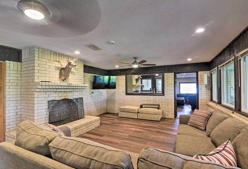 Lake Access & Pool: Spacious Freeport Home!