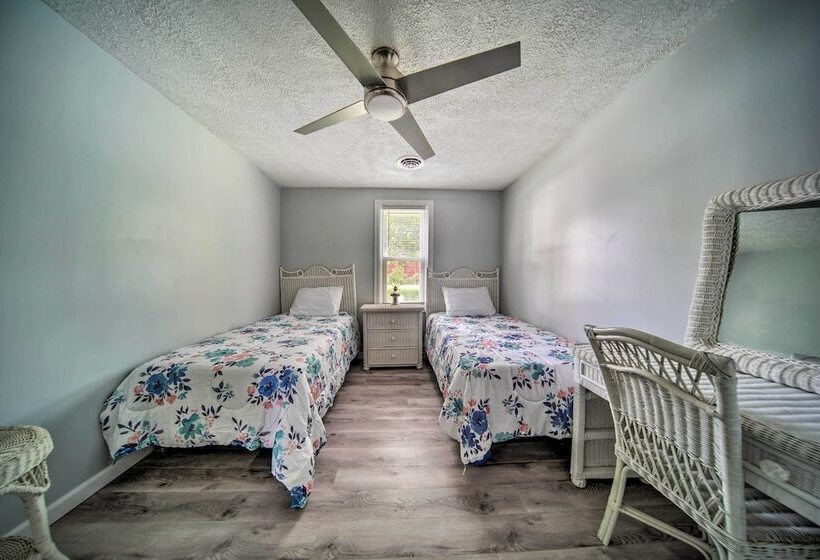 Spacious Geneva House < .5 Mi To The Strip!