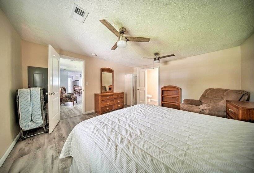 Spacious Geneva House < .5 Mi To The Strip!