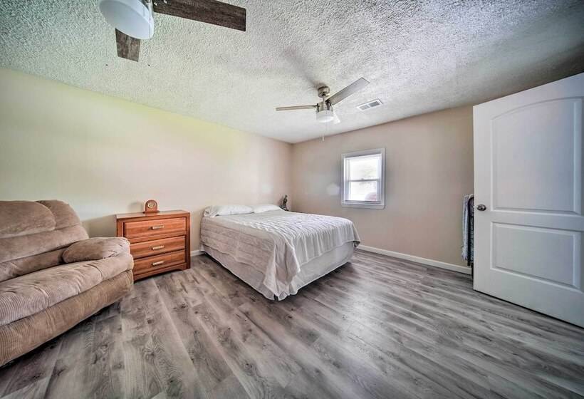 Spacious Geneva House < .5 Mi To The Strip!