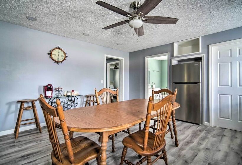 Spacious Geneva House < .5 Mi To The Strip!