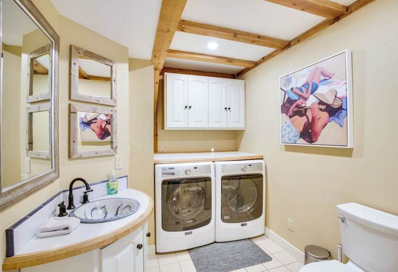 Spacious Kennebunkport Home W/ View, 2 Mi To Beach