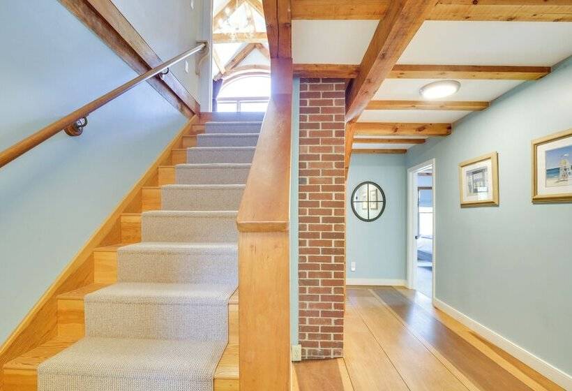 Spacious Kennebunkport Home W/ View, 2 Mi To Beach