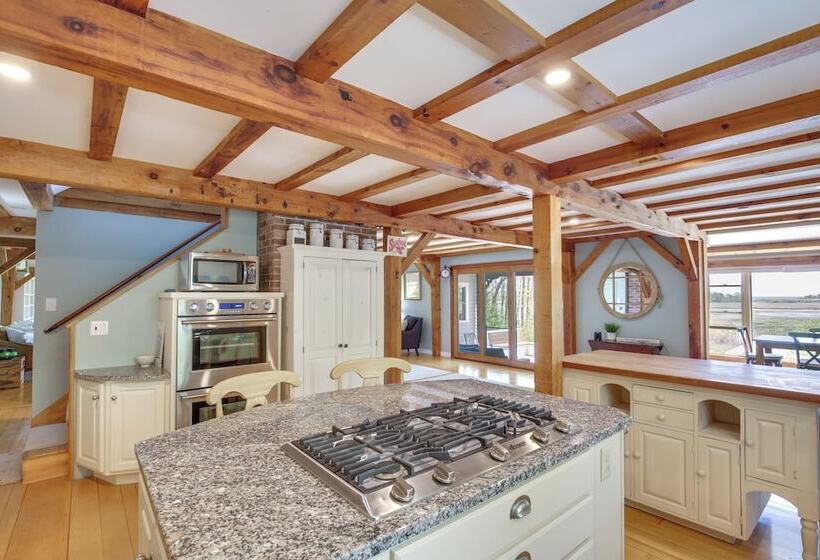 Spacious Kennebunkport Home W/ View, 2 Mi To Beach