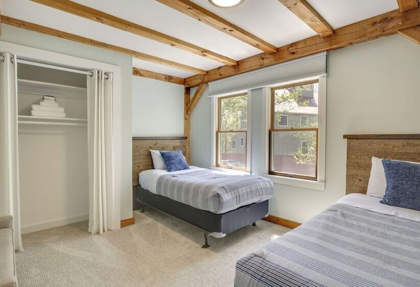 Spacious Kennebunkport Home W/ View, 2 Mi To Beach