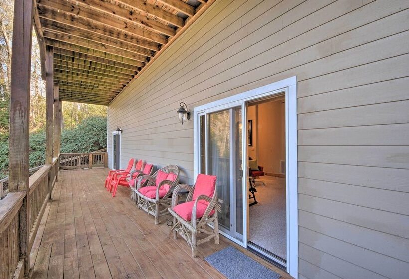 Spacious Lake Santeetlah Cottage W/ Lake Views!