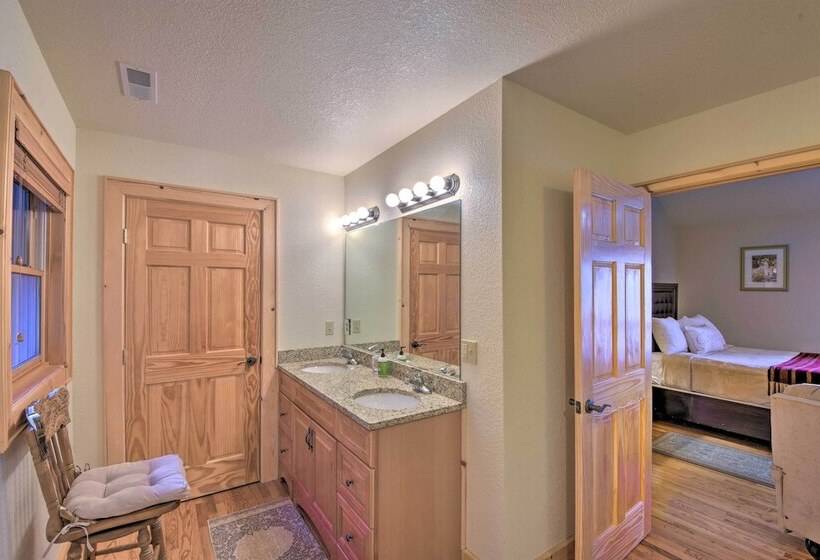 Spacious Lake Santeetlah Cottage W/ Lake Views!