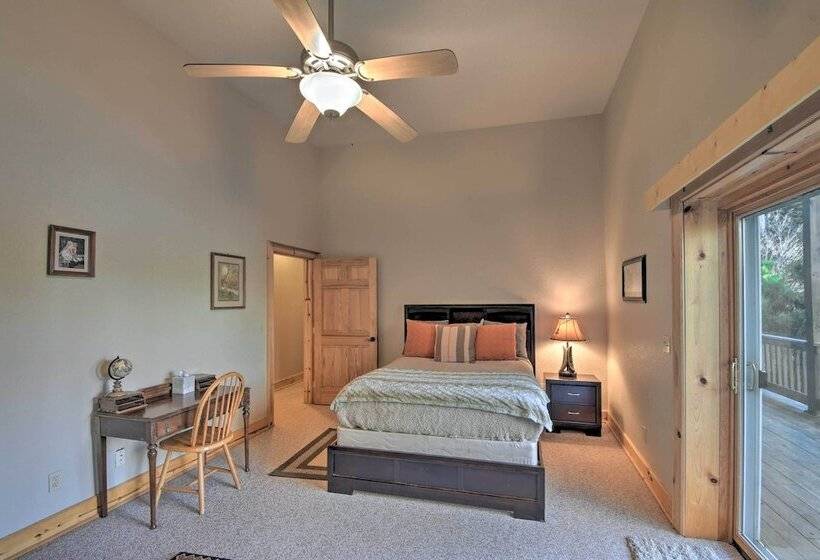 Spacious Lake Santeetlah Cottage W/ Lake Views!