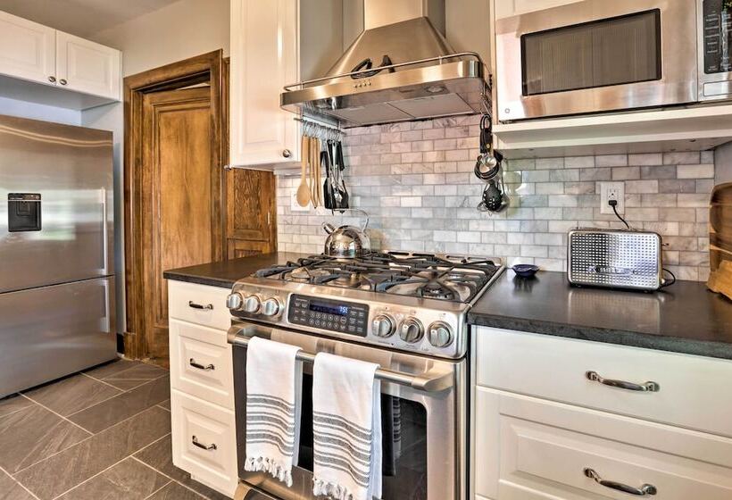 Charming Louisville Gem: Walk To Restaurants!