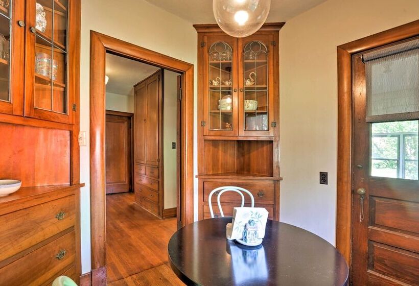 Charming Louisville Gem: Walk To Restaurants!