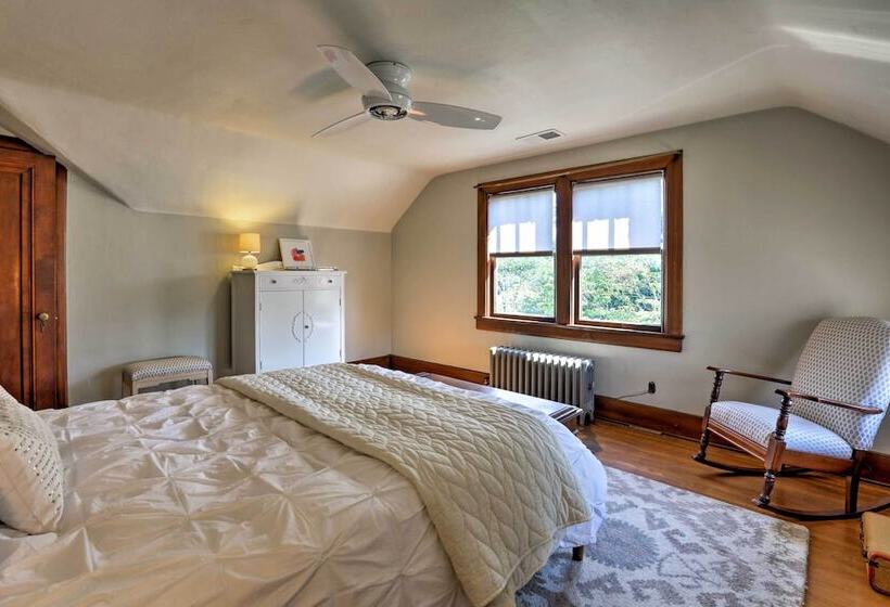 Charming Louisville Gem: Walk To Restaurants!