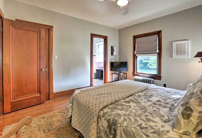 Charming Louisville Gem: Walk To Restaurants!