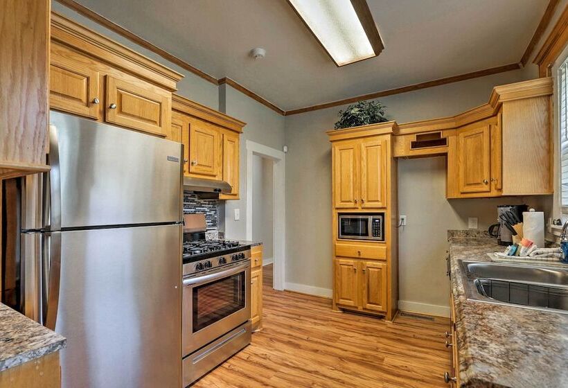 Spacious Mount Pleasant Home: 5 Mi To Beach