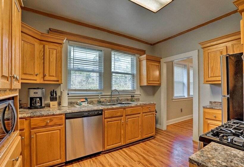 Spacious Mount Pleasant Home: 5 Mi To Beach