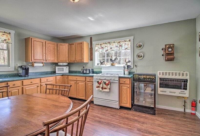 Spacious Mtn Cabin On 7 Private Acres In Athol!