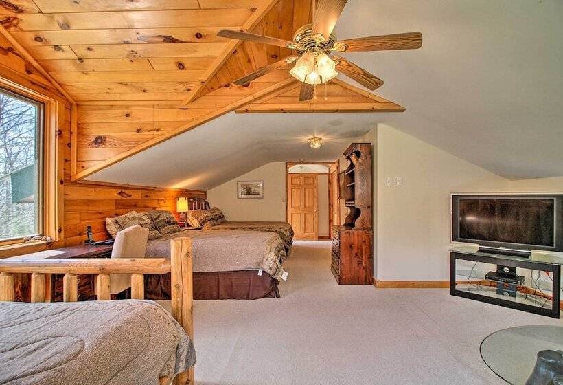 Spacious Mtn Cabin On 7 Private Acres In Athol!
