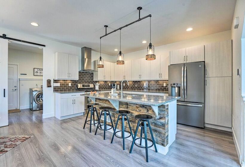 Spacious Old Town North Home W/ Rooftop Deck!