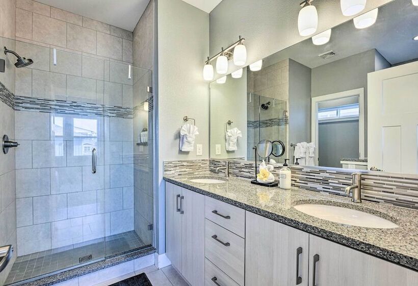 Spacious Old Town North Home W/ Rooftop Deck!