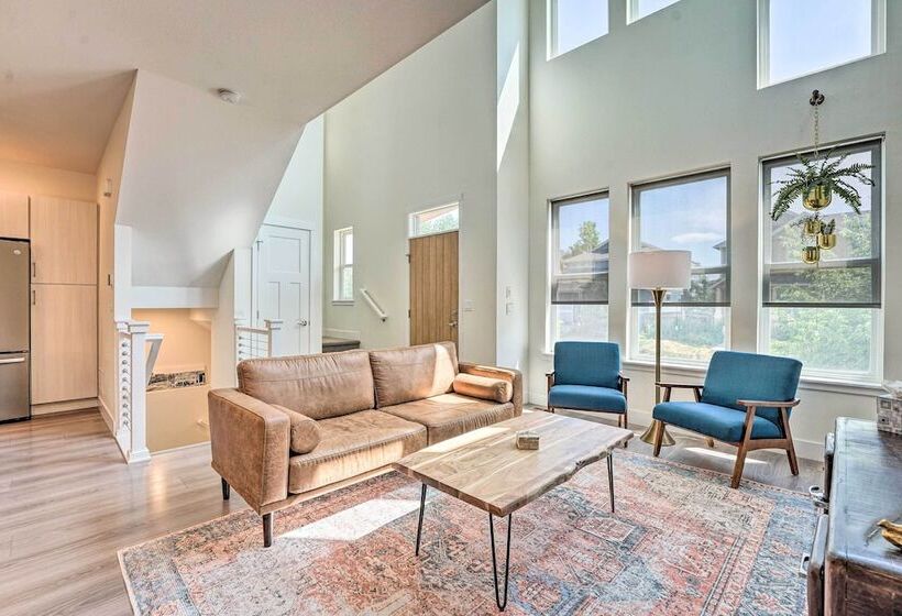 Spacious Old Town North Home W/ Rooftop Deck!