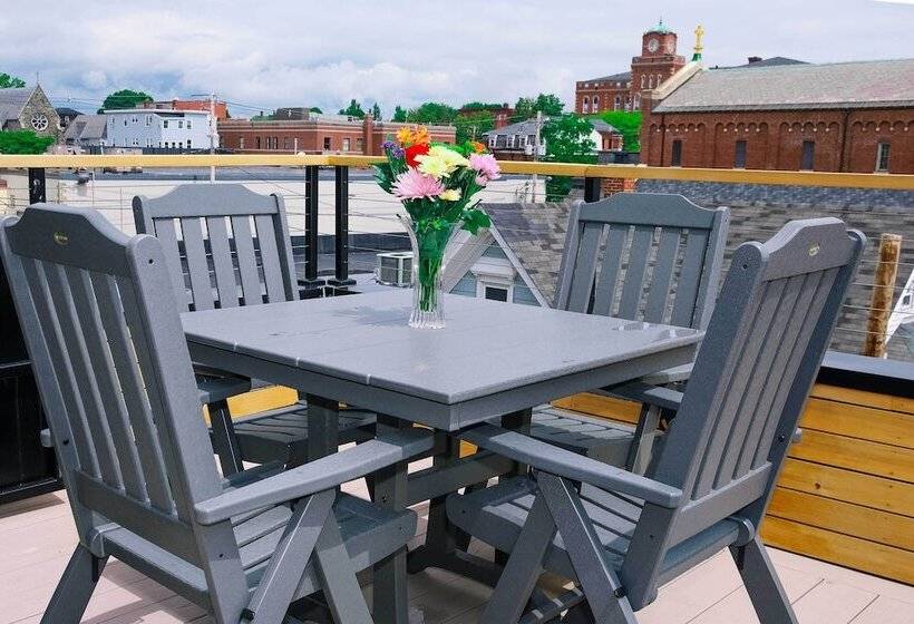 Spacious Portland Home: Walk Downtown!