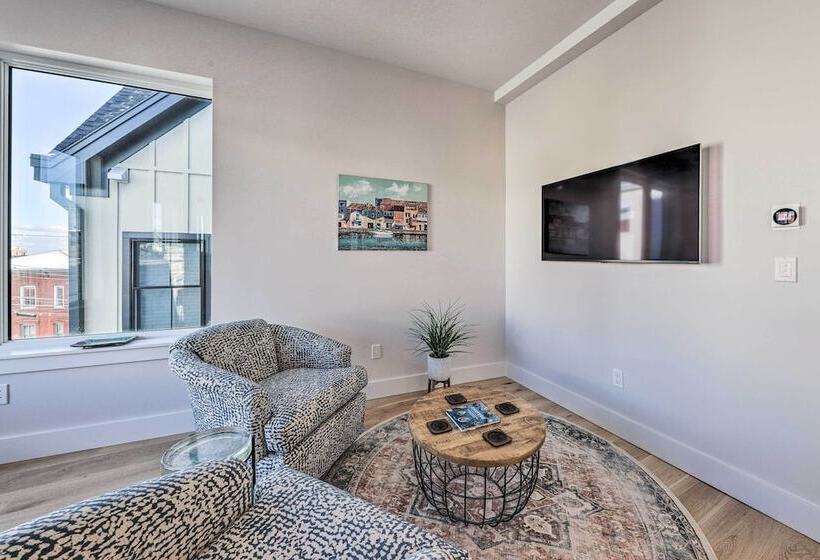 Spacious Portland Home: Walk Downtown!