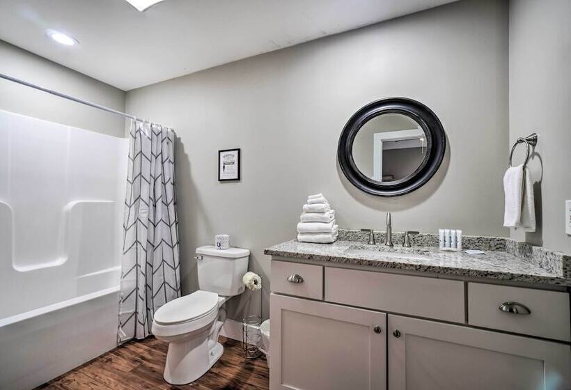 Spacious Sevierville Cabin: Private Hot Tub & Deck