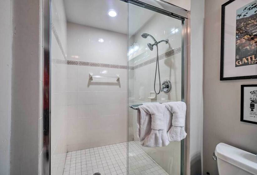 Spacious Sevierville Cabin: Private Hot Tub & Deck