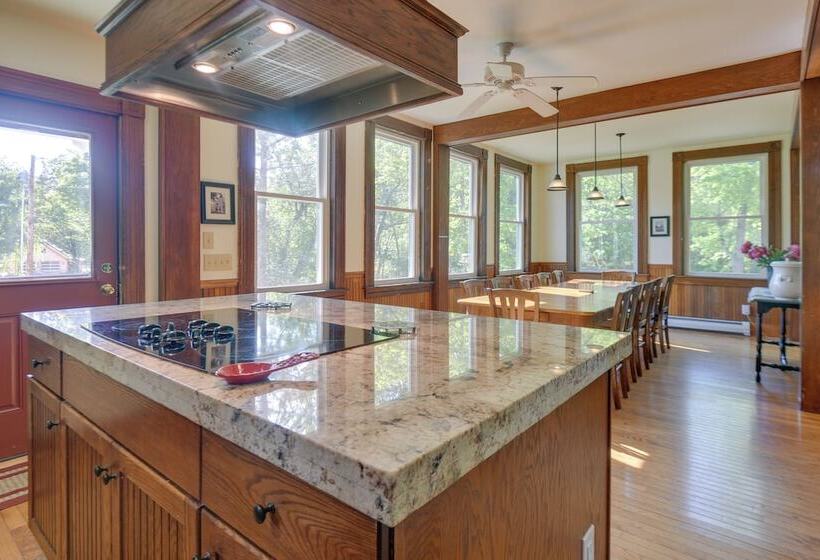 Spacious Home On Bear Camp River In Tamworth!