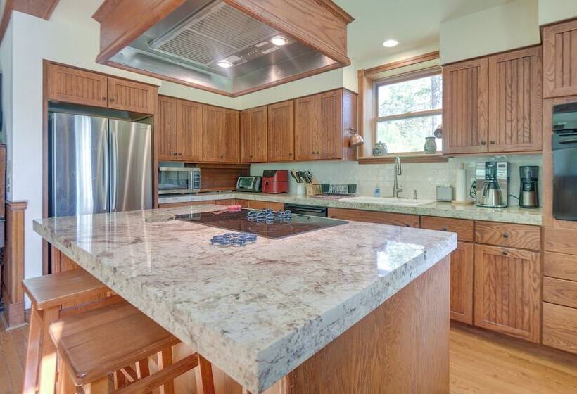 Spacious Home On Bear Camp River In Tamworth!