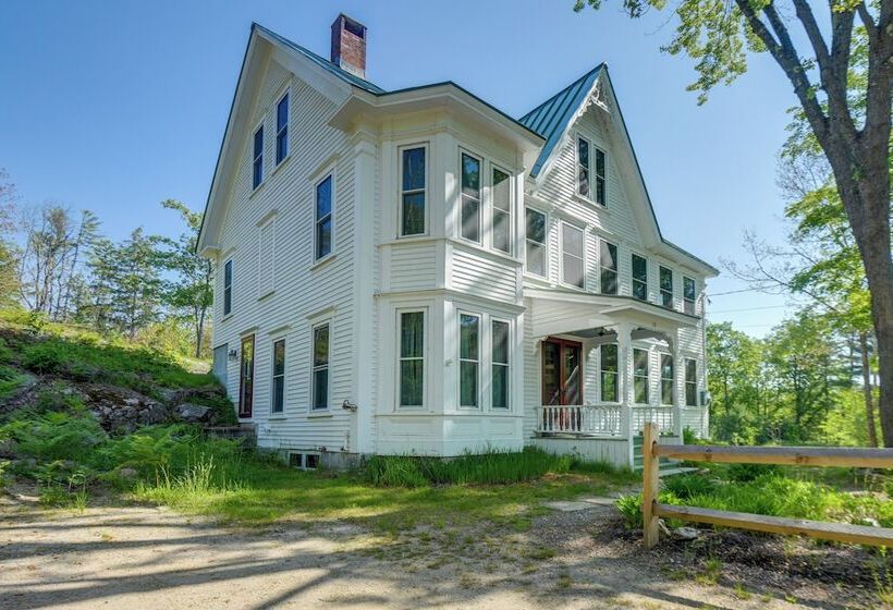 Spacious Home On Bear Camp River In Tamworth!