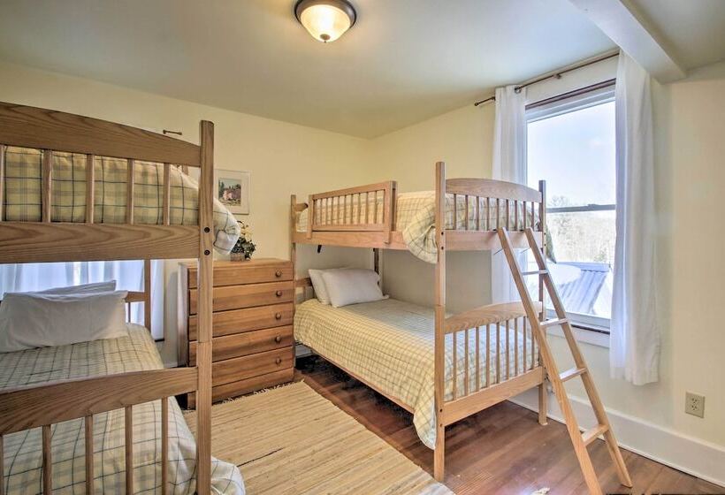 Spacious Home On Bear Camp River In Tamworth!