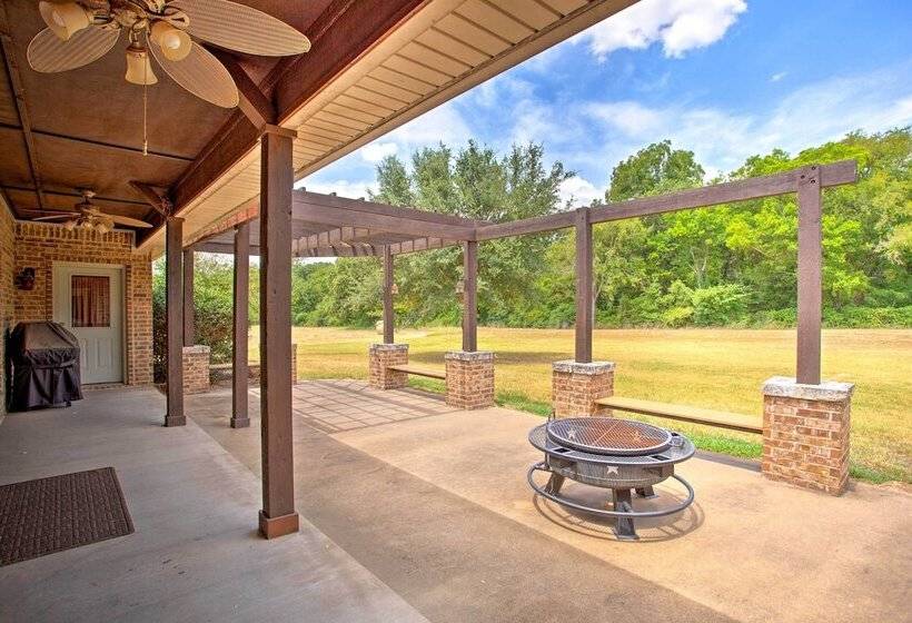 Spacious Stallion Lake Ranch Home W/ Patio