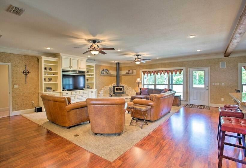Spacious Stallion Lake Ranch Home W/ Patio