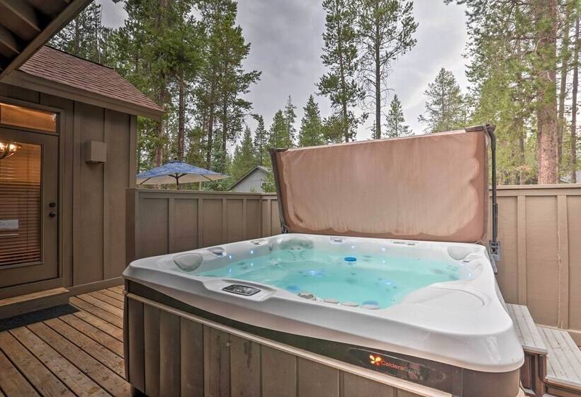 Spacious Sunriver Home W/ Hot Tub & Gas Grill