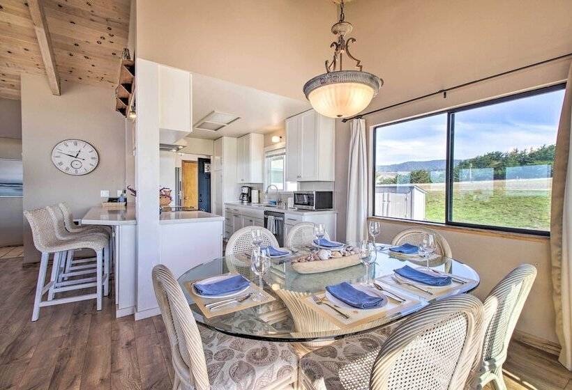 Spectacular Ocean View Retreat W/ Private Beach