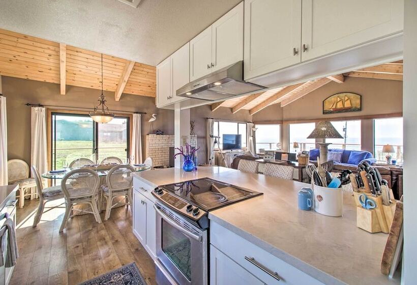 Spectacular Ocean View Retreat W/ Private Beach