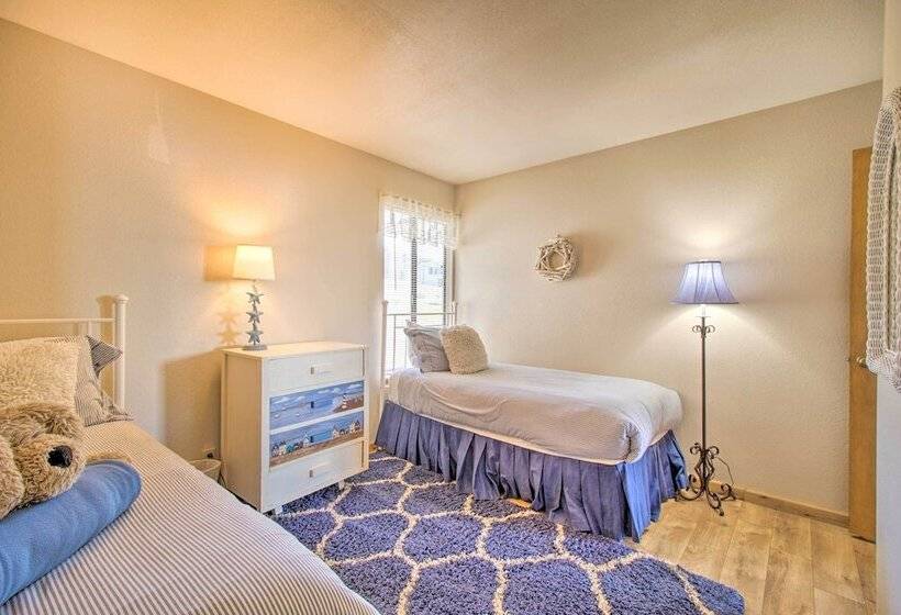 Spectacular Ocean View Retreat W/ Private Beach