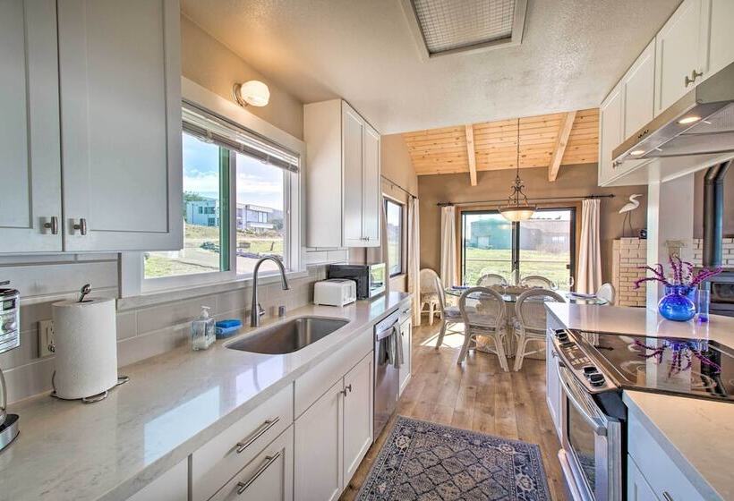 Spectacular Ocean View Retreat W/ Private Beach