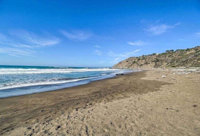 Spectacular Ocean View Retreat W/ Private Beach