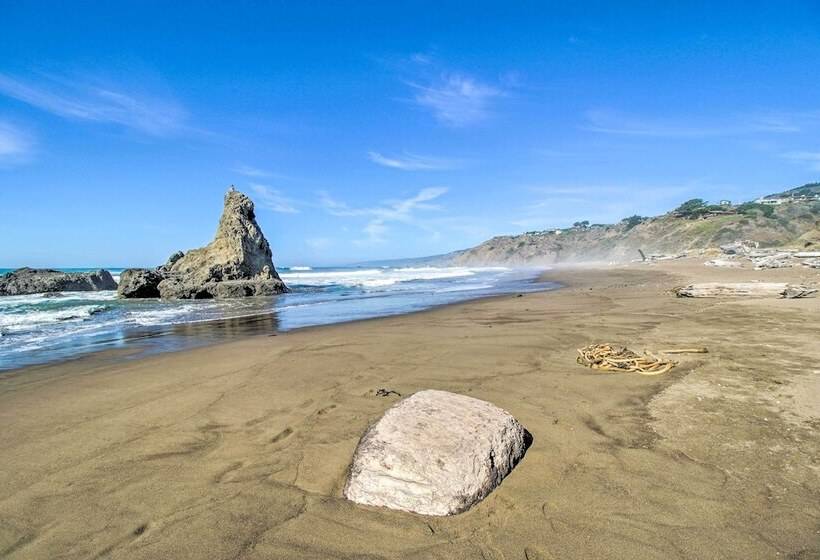 Spectacular Ocean View Retreat W/ Private Beach