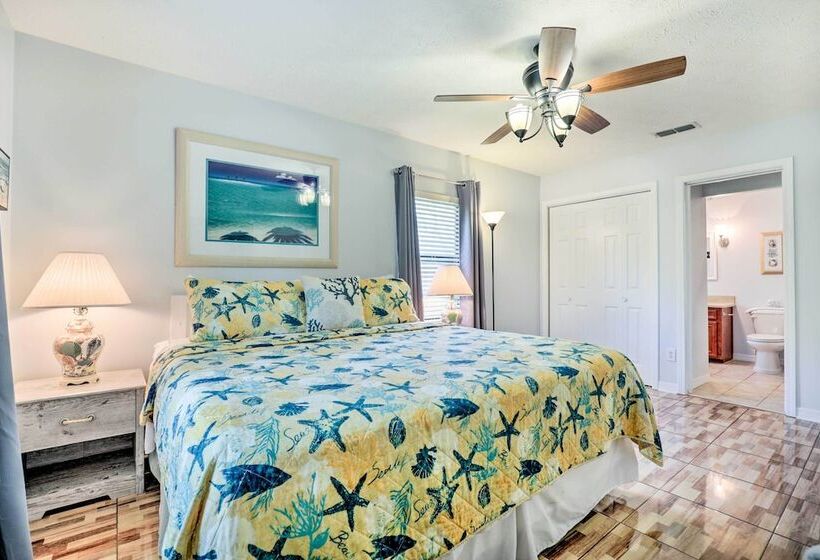 St Augustine Island Home W/ Patio, Walk To Beach!