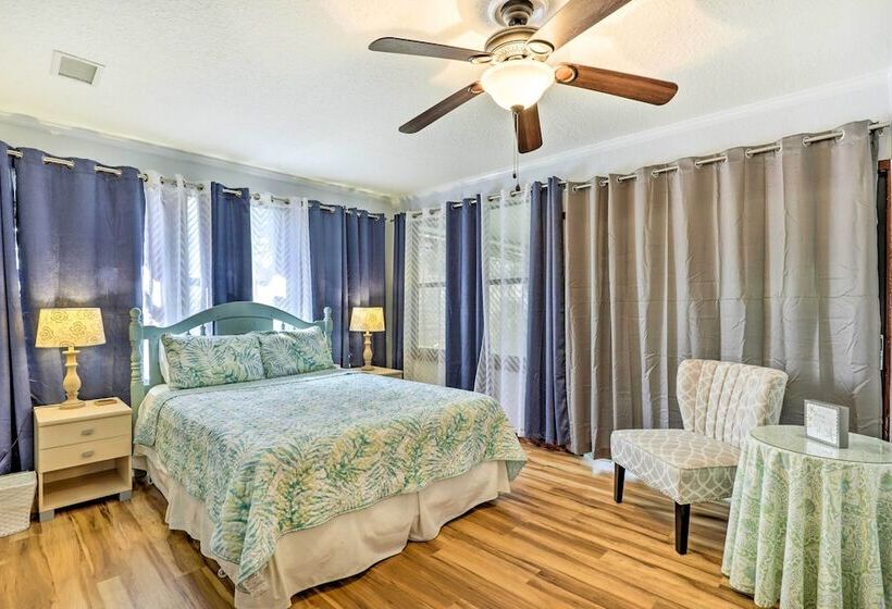 St Augustine Island Home W/ Patio, Walk To Beach!