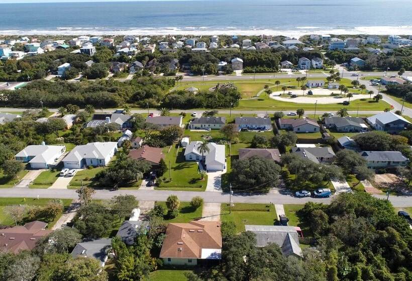 St Augustine Island Home W/ Patio, Walk To Beach!