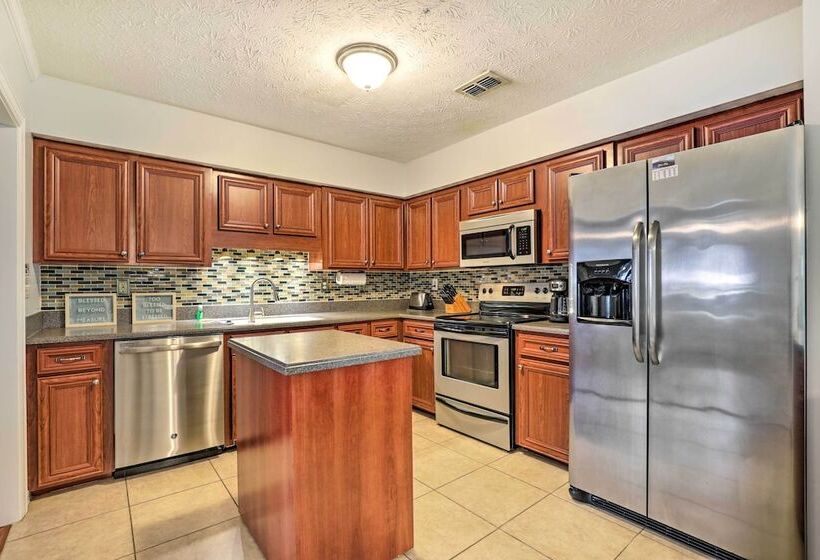 St Augustine Island Home W/ Patio, Walk To Beach!