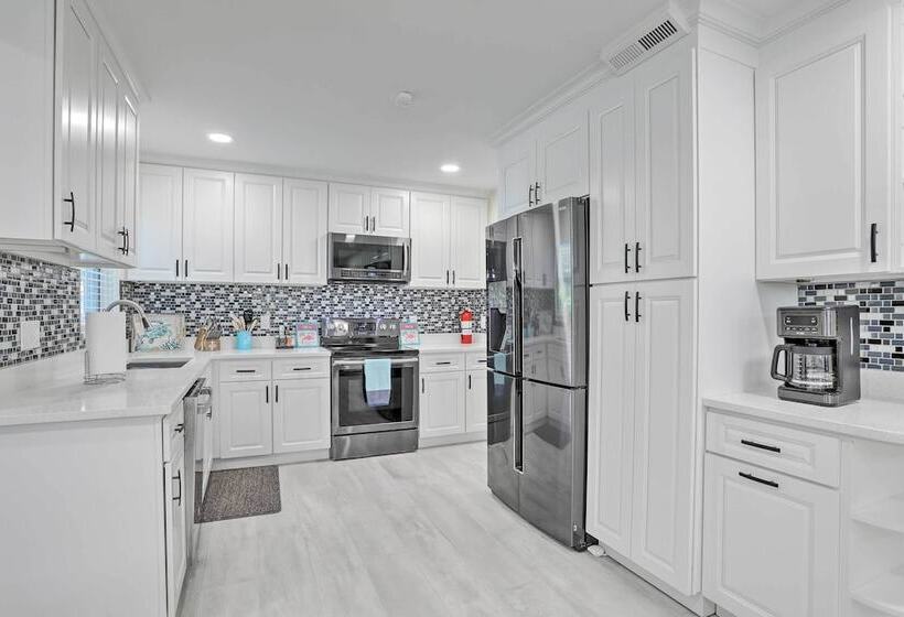 St Pete Retreat W/ Spacious Patio & Pond View